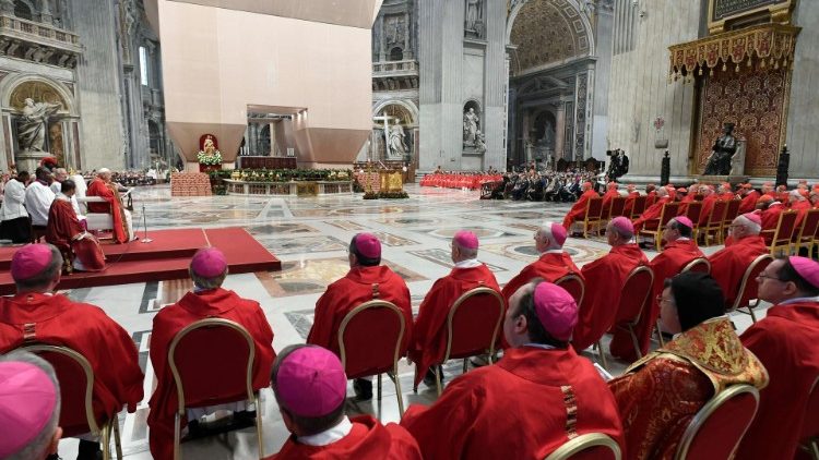 Ferenc pápa pünkösdi homíliát tart