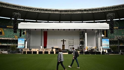 30 000 fidèles sont attendus au stade Bentegodi pour prendre part à la messe du Pape, samedi 18 mai 2024, à Vérone, en Vénétie (Italie). 