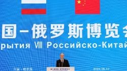 Il presidente Putin visita l'Expo russo cinese in Harbin