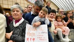 Nagyszülők és unokák egy pápai audiencián