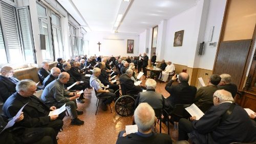البابا فرنسيس يزور رعية في أبرشية روما ويلتقي كهنة نالوا السيامة الكهنوتية منذ أكثر من أربعين سنة