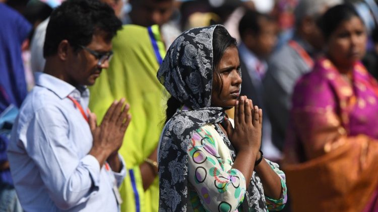 Christen in Bangladesh bei einer Messe von Papst Franziskus im Jahr 2017