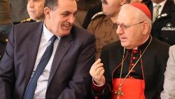 Kardinal Sako - auf dieser Aufnahme von 2019 spricht er mit einem Politiker aus Kirkuk