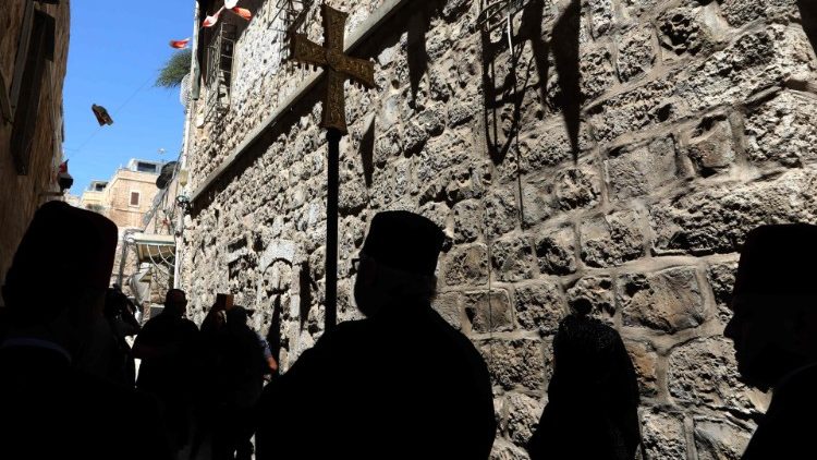 Christen bei einer Prozession in der Altstadt von Jerusalem - Aufnahme von 2019