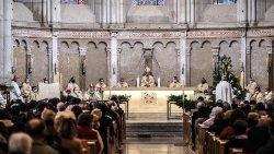 Erzbischof de Germay Ende 2020 bei seiner ersten Messfeier in der Johanneskathedrale von Lyon