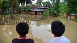 In Bangladesh, le inondazioni sono causa di morte dei bambini che vivono in strada