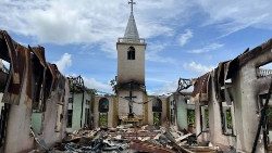 Eine zerstörte Kirche in Myanmar