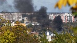El humo de los bombardeos en Ucrania