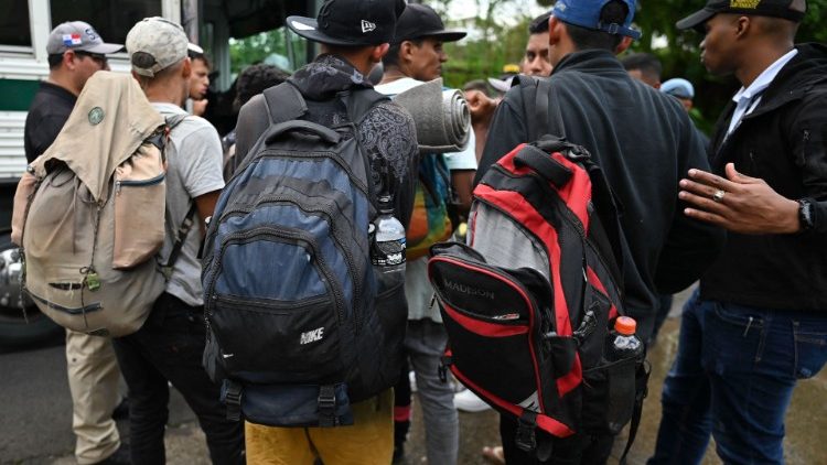 Venezolanische Migranten kommen an einem Auffanglager in Panama City an