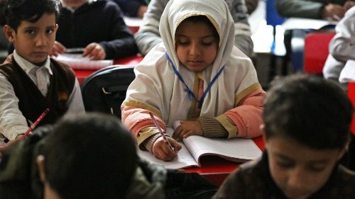 Donne afghane, Pangea: "Ha ragione il Papa, inaccettabile escluderle dall'educazione"