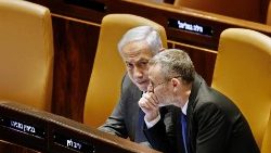 il premier israeliano Benjamin Netnyahu annuncia la sospensione della riforma giudiziaria