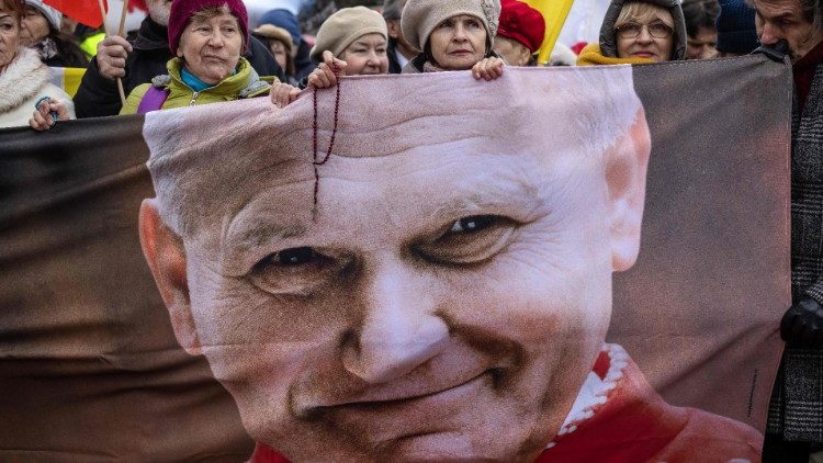 Marche nationale pour Jean-Paul II, ce dimanche 2 avril à Varsovie, en Pologne.