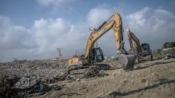 Aufräumarbeiten in der Türkei: Auch sechs Monate nach dem Erdbeben liegen die Trümmer noch herum