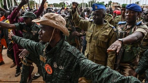 Niger, scaduto l'ultimatum Ecowas. I golpisti "pronti a rispondere ad attacchi"