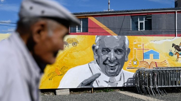 Begrüßungs-Streetart für Papst Franziskus in Ulaanbaatar, Hauptstadt der Mongolei 