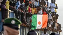 Niger: cittadini in piazza a fianco dei militari