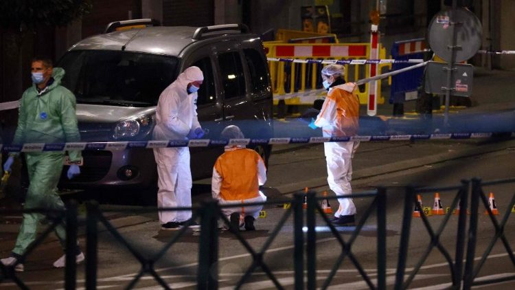 Bruxelles. Polizia scientifica sul luogo dell'attacco terroristico