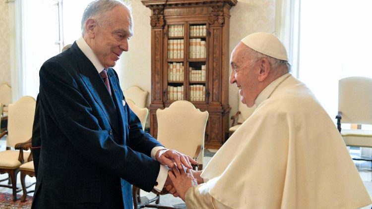 Le Pape et Ronald Steven Lauder, président du Congrès juif mondial, jeudi 19 octobre 2023.