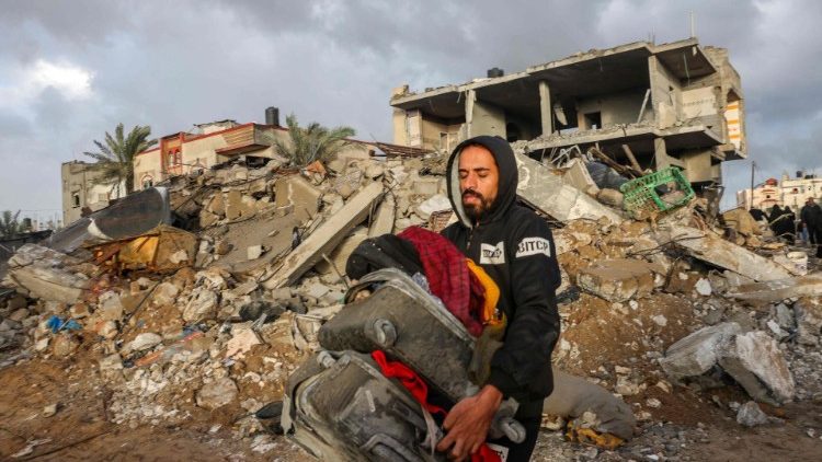 Un Palestinien à Rafah après une frappe israélienne, le 20 novembre. 