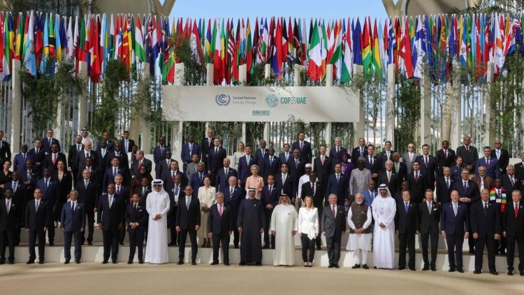 Gruppenfoto beim Weltklimagipfel in Dubai