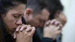 Nicaraguan Catholics in prayer
