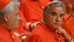  Angelo Becciu wird beschuldigt, die Hauptverantwortung für fragwürdige Millionendeals im Vatikan zu tragen.