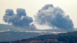 Rauchwolken nach Raketenbeschuss im Heiligen Land
