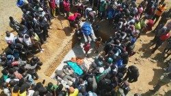 Gewaltopfer in Nigeria, hier bei einer Bestattung toter Mitbürger