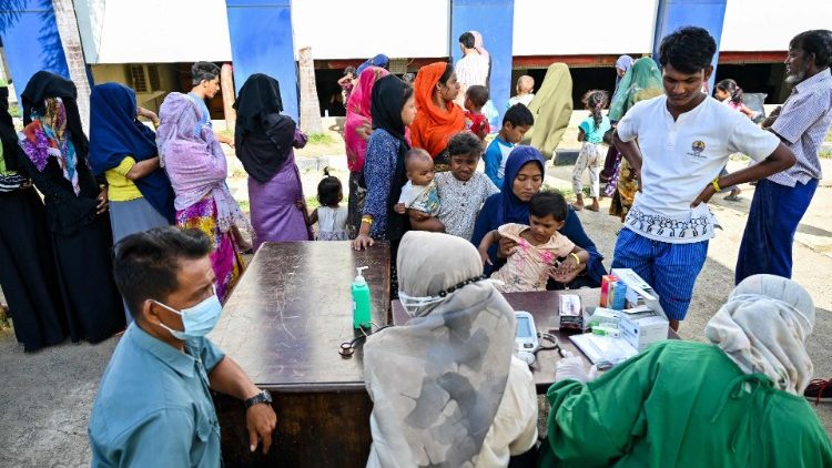 De nombreuses associations tentent de secourir le million de réfugiés rohingyas au Bangladesh. 