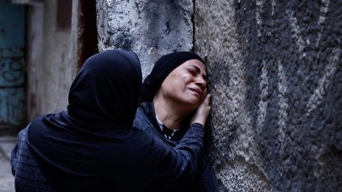 Donne palestinesi in lacrime