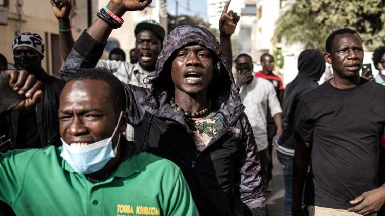 Proteste gegen die Wahlverschiebung im Senegal