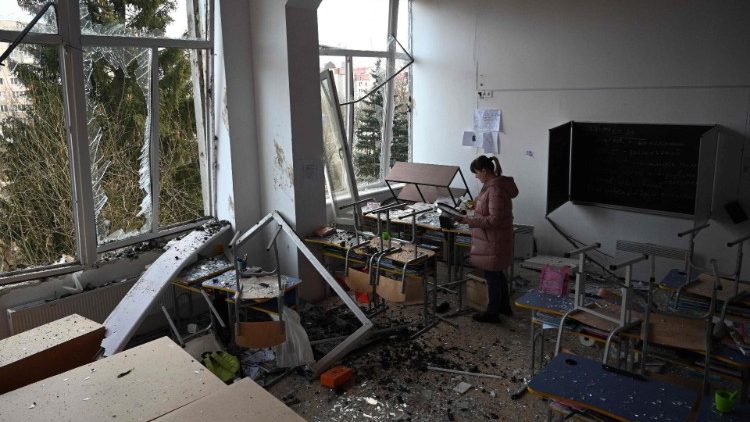 Une école détruite à Lviv, le 15 février 2024. 