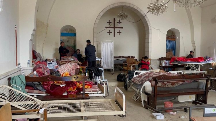 Igreja Maamadani em Gaza transformada em hospital.
