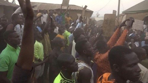 Nigeria: Mehr als 200 Schüler entführt
