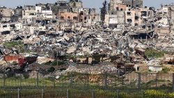 Edifici distrutti dai bombardamenti nella Striscia di Gaza