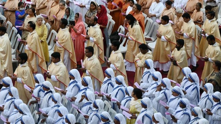Christen bei einer Messfeier in der Nähe von Hyderabad, Ende März