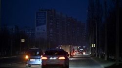 Charków pozbawiony elektryczności z powodu rosyjskiego ostrzału infrastruktury energetycznej, 22 marca 2024 r.