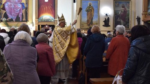 Nuntius an Ostern in der Ukraine: „Licht Christi brennt weiter in unserer Mitte“