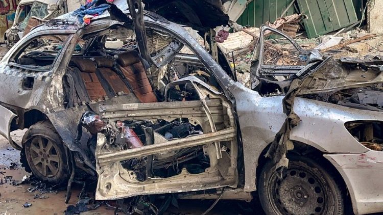 L'auto a bordo della quale viaggiavano i tre figli del leader di Hamas uccisi in un raid