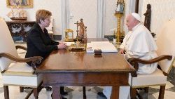 Im Gespräch mit Papst Franziskus: die Schweizer Präsidentin Viola Amherd