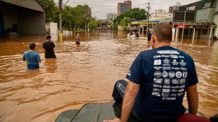 Les rues sont inondées dans la ville de Porto Alegre. 