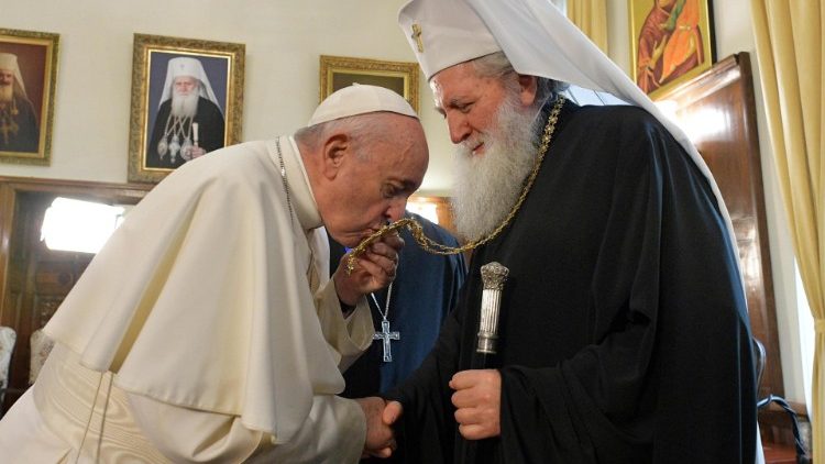 Papa com Patriarca Neófito na viagem à Bulgária, em 5 de maio de 2019.