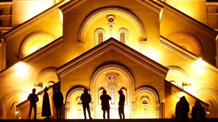 Festlich erleuchtet: Orthodoxe Kirche in Tiflis, Aufnahme von 2021
