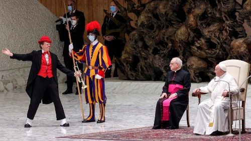 Papst lädt Bedürftige in Zirkus ein
