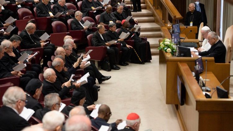 Papst Franziskus hat die Kardinäle versammelt, August 20222