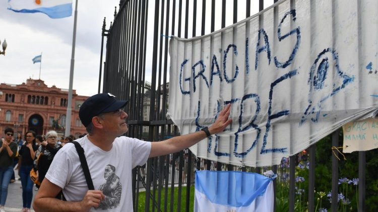 A banner remembering Hebe de Bonafini in Buenos Aires