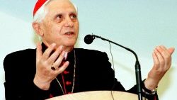 Le futur Benoît XVI, le cardinal Joseph Ratzinger. 