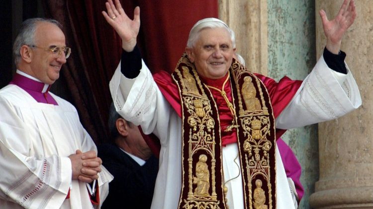 Bento XVI eleito no Conclave