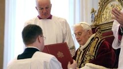 Papst Benedikt beim Konsistorium vom 11. Februar 2013, bei dem er seinen Rücktritt ankündigt