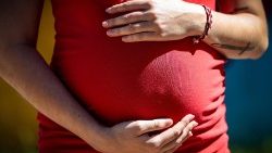 Bauch einer Schwangeren (Archivbild)